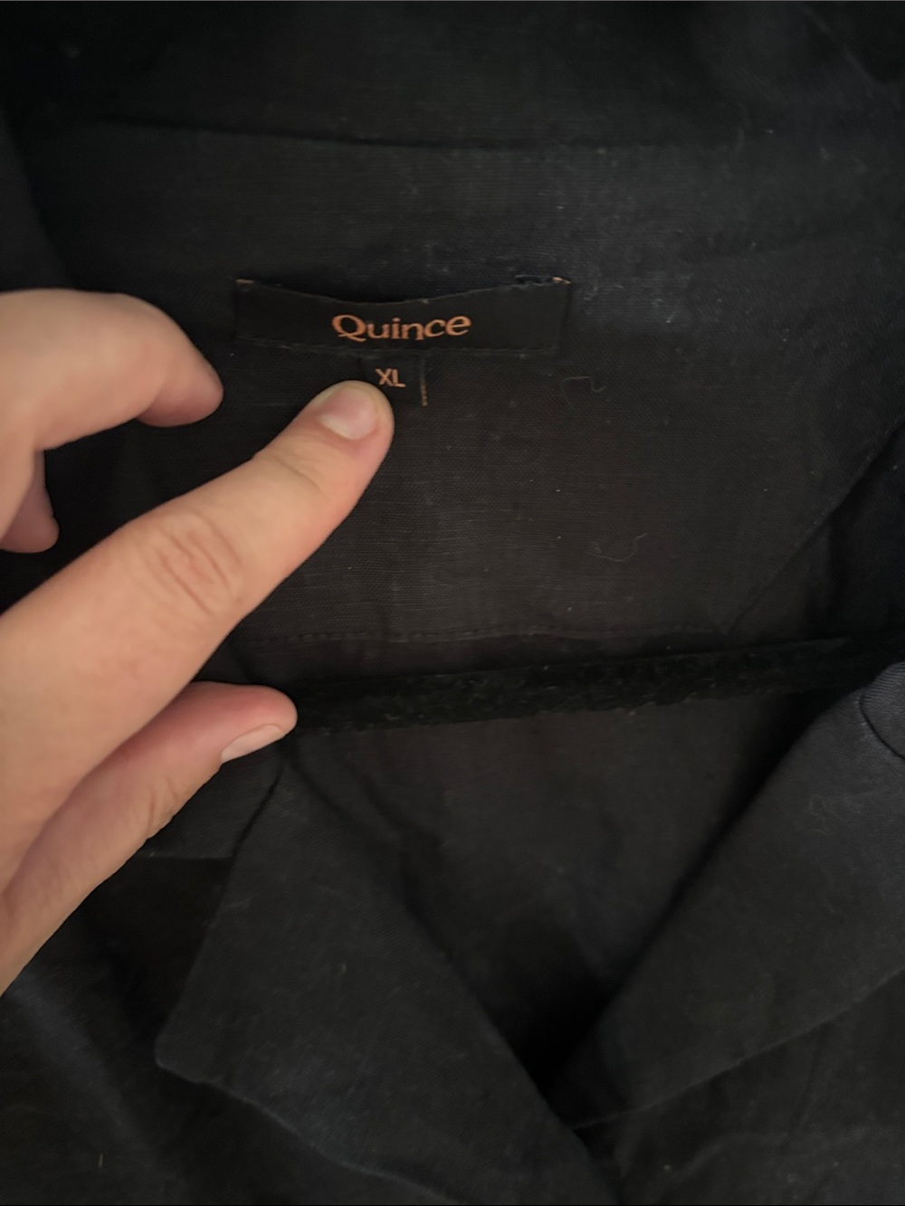 Quince Women’s Short-Sleeve Button-Down Crop Shirt in Black - Picture 4 of 4